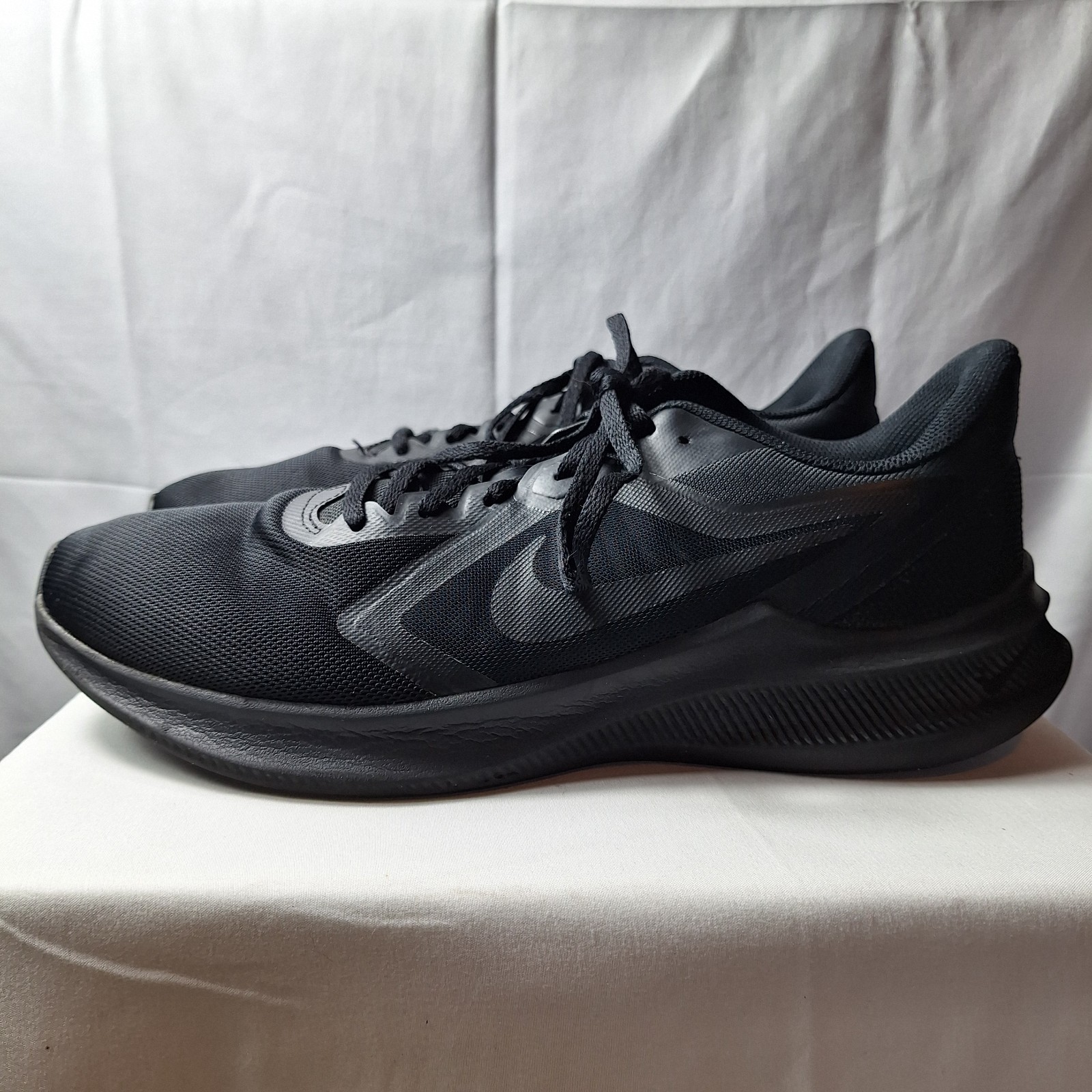 NIKE Downshifter Road Running Sneaker Mens Sz 12 Triple Black Mesh Athleisure