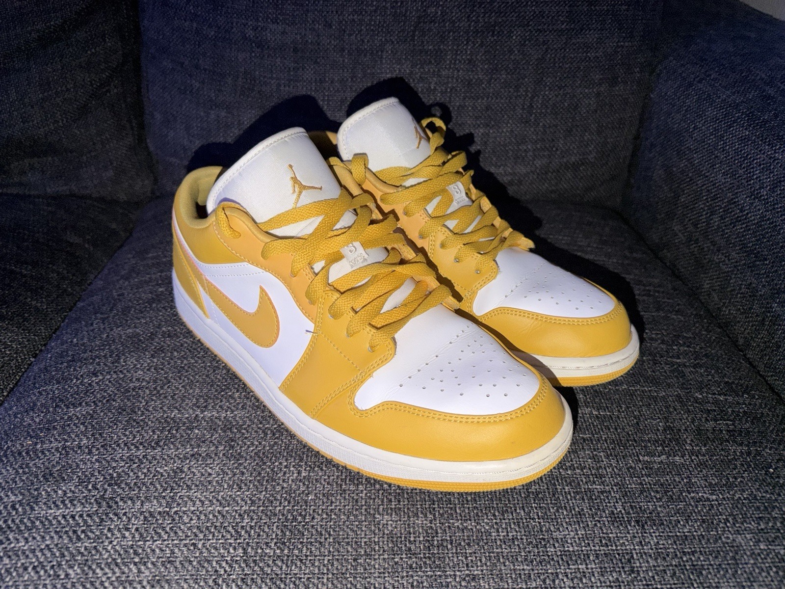 Jordan Air Jordan 1 Low Men’s “Pollen”Basketball Sneakers Yellow/White