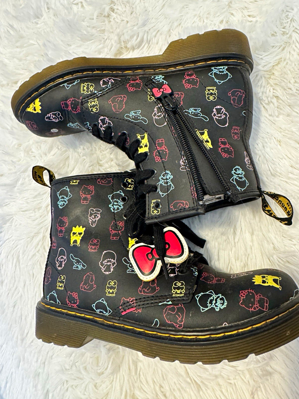 Dr. Martens 1460 HK+F J Hello Kitty Kids Combat Boots Leather Black Multi US 6