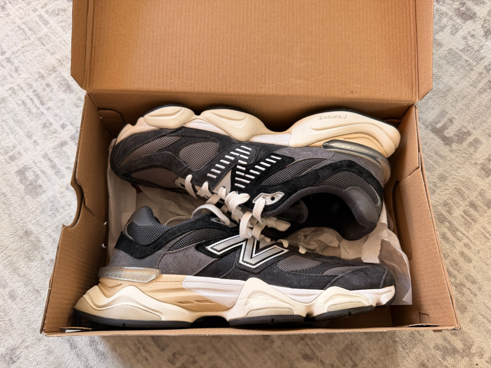 Size 9.5 – New Balance 9060 Black Phantom Magnet