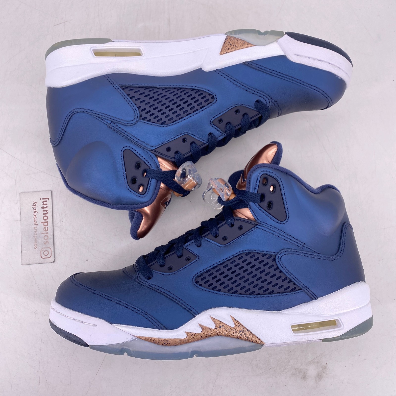 Air Jordan 5 Retro “BRONZE” 2016 – Size 8.5 – 136027 416 (13167-3)