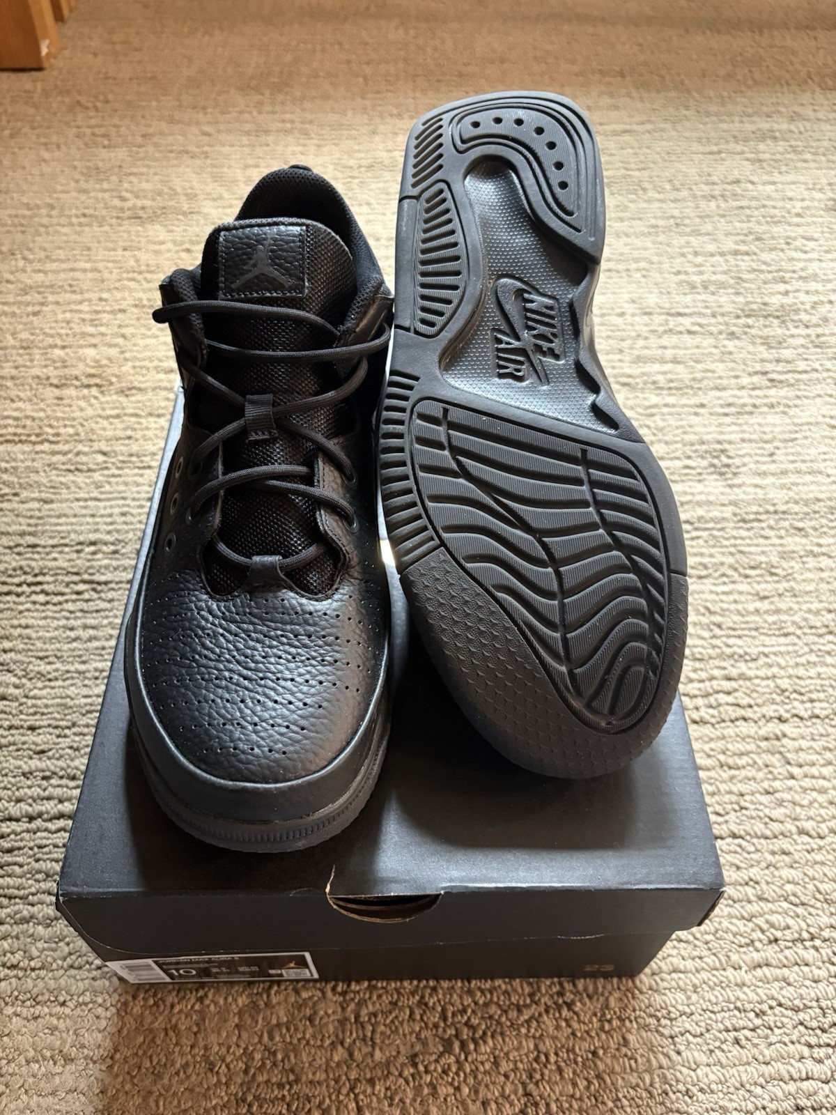 Jordan Max Aura 5 Men’s Mid Top Black Basketball Leather Lace Up Cushioned