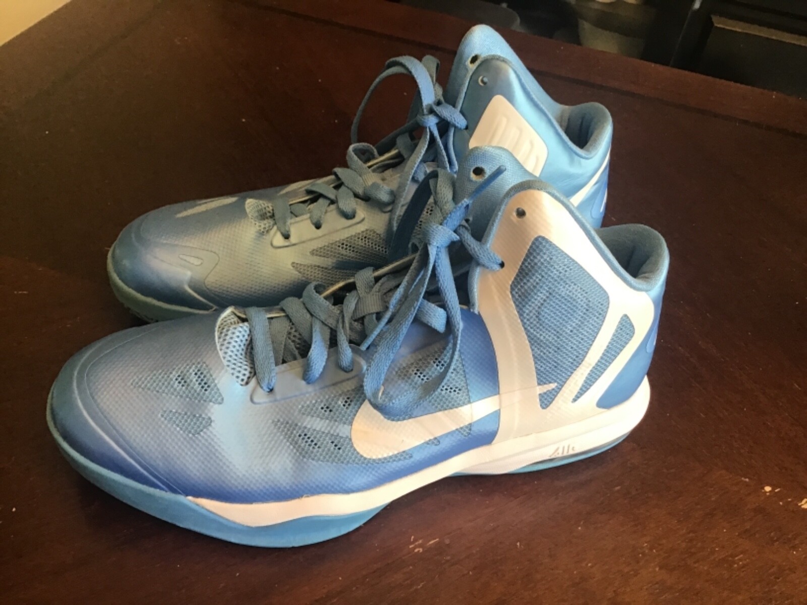 MENS NIKE AIR MAX HYPER AGGRESSOR SIZE 8 LIGHT BLUE WHITE basketball