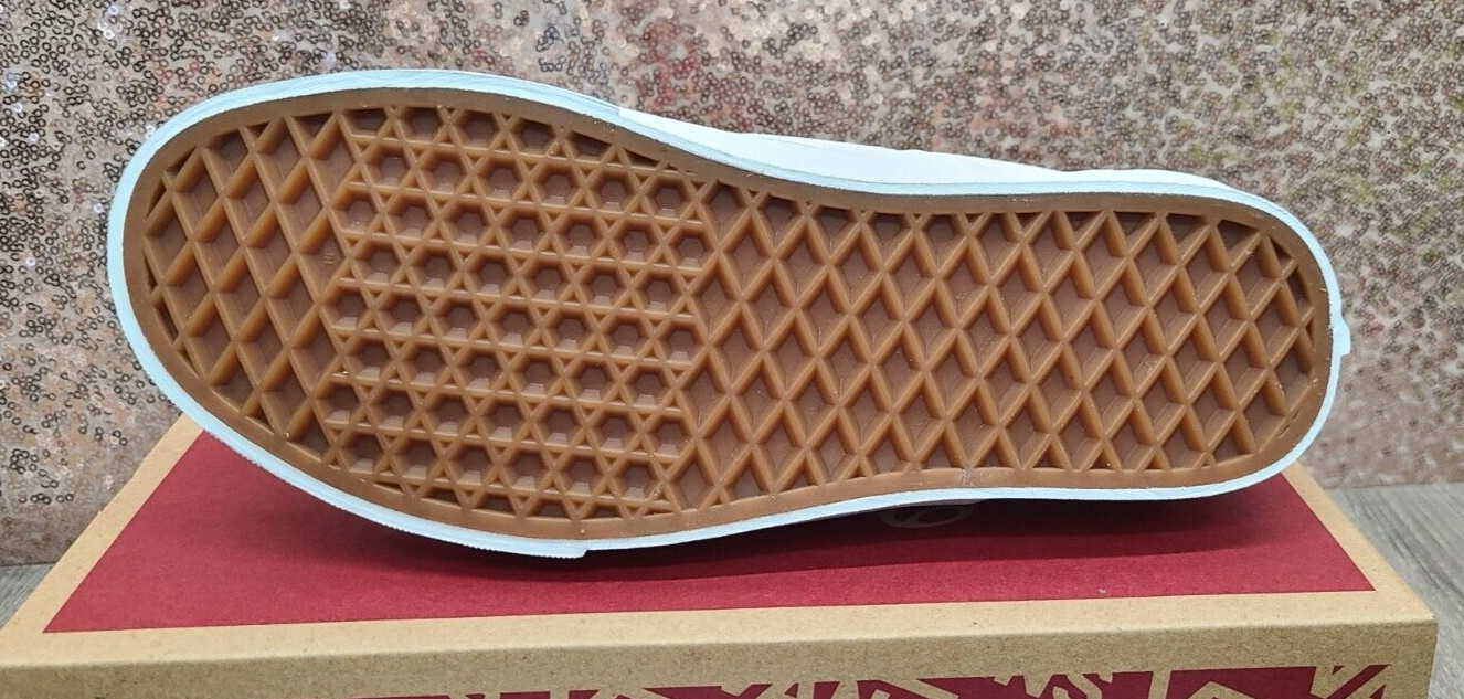 Vans VN000EYE Classic Slip On White Checkered Shoes Mens SZ 5, Ladies SZ 6.5