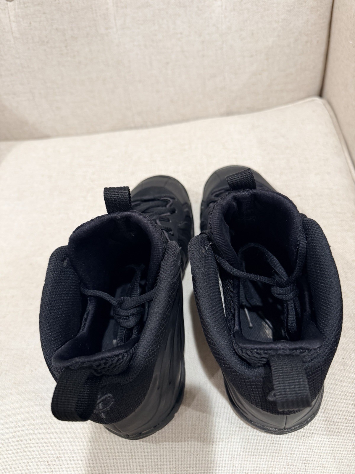 Nike Men’s Black Mid Top Lace-Up Athletic Sneakers Solid Rubber Sole FN7143-001