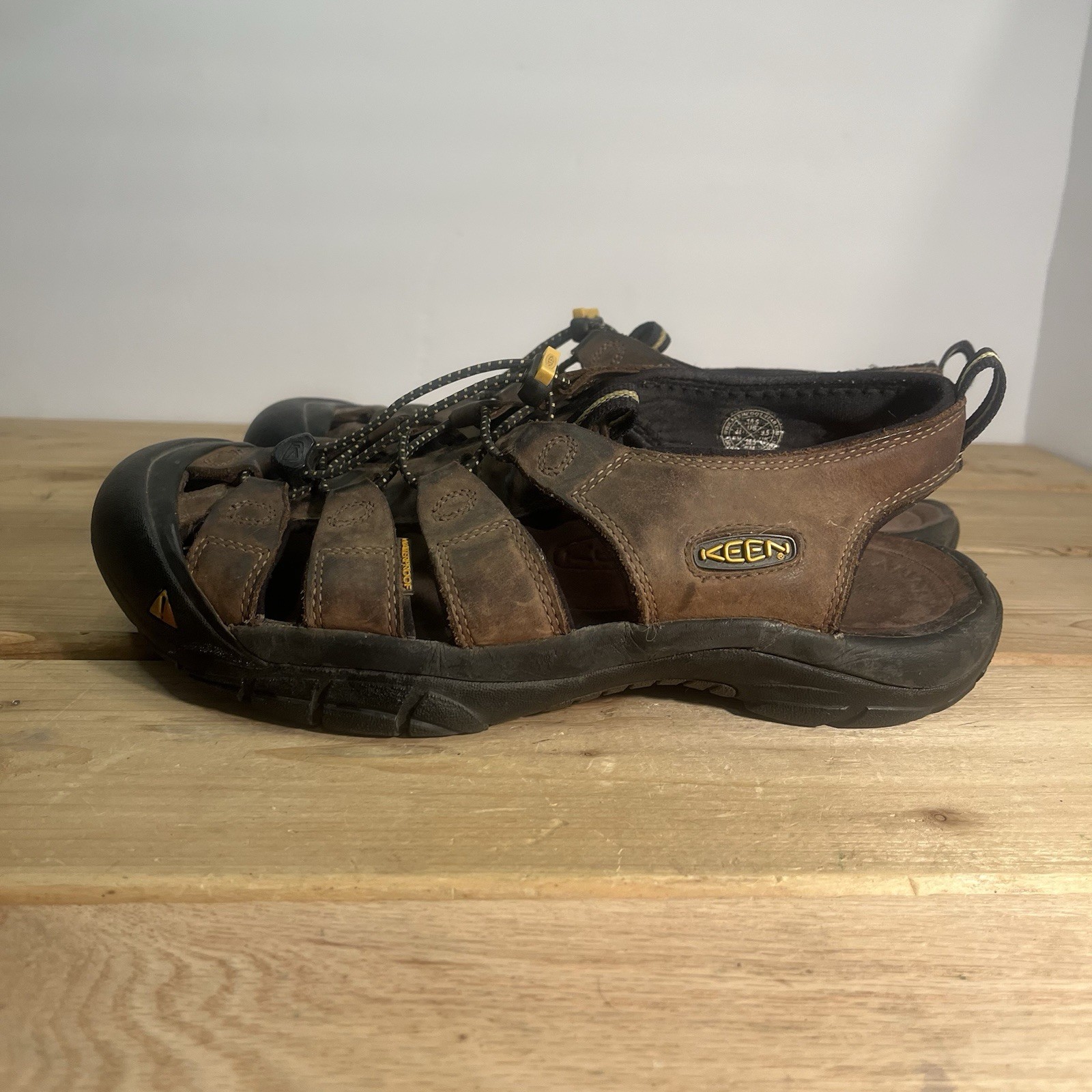 Keen Shoe Men 10.5 Newport Leather Water Sandals Hiking Closed Toe 1001870 Brown