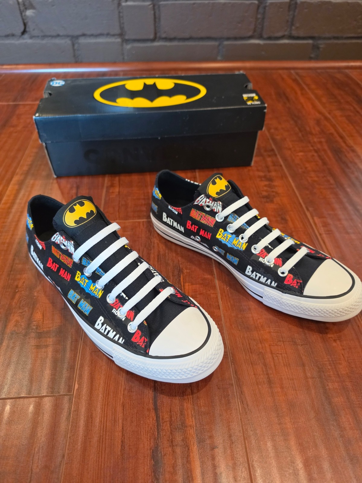 Size 11 – Batman x Converse Chuck Taylor All Star Low 80th Anniversary – Logo