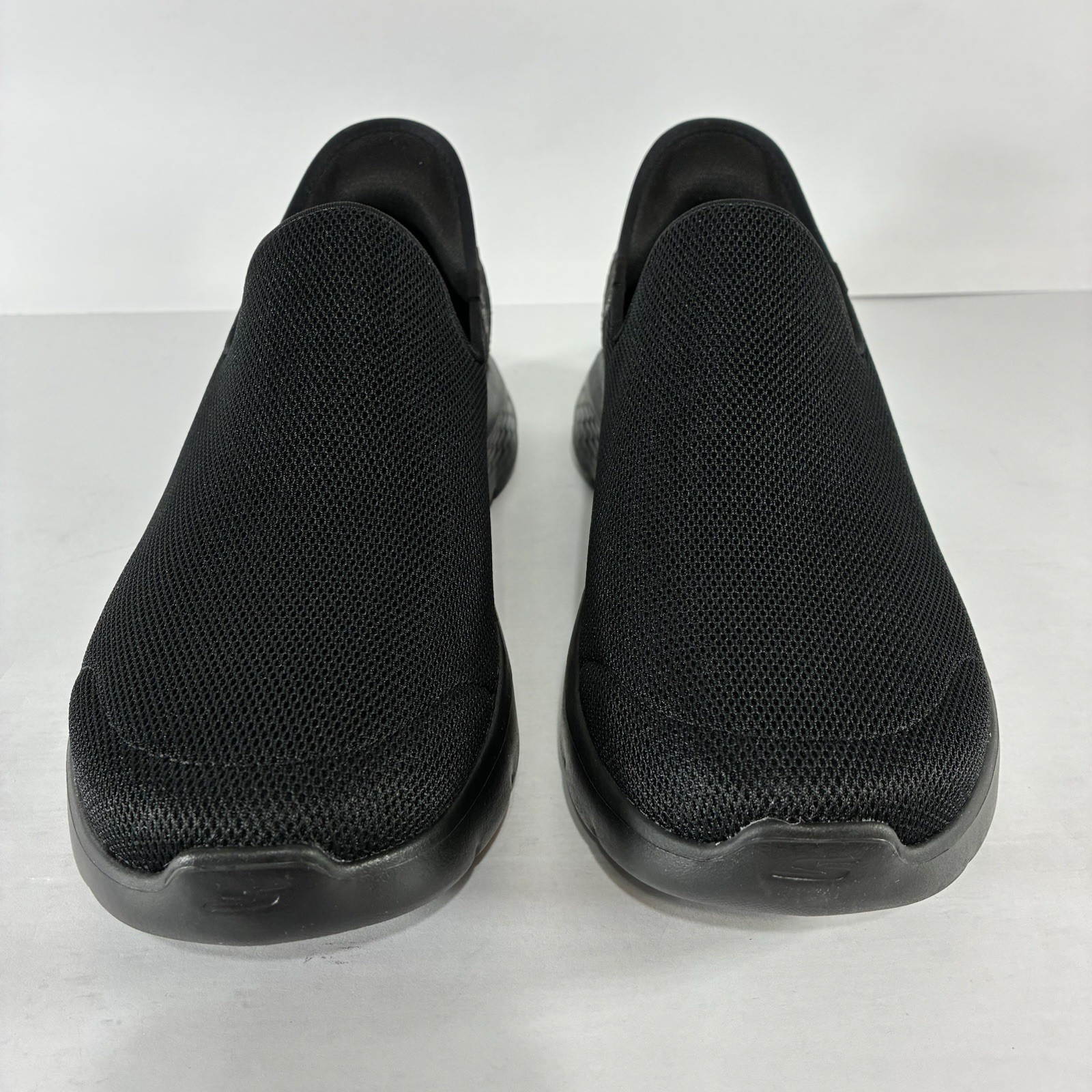 Men’s SKECHERS Hands Free Slip-ins Go Walk Flex Black Ojai Sneakers Size: 11