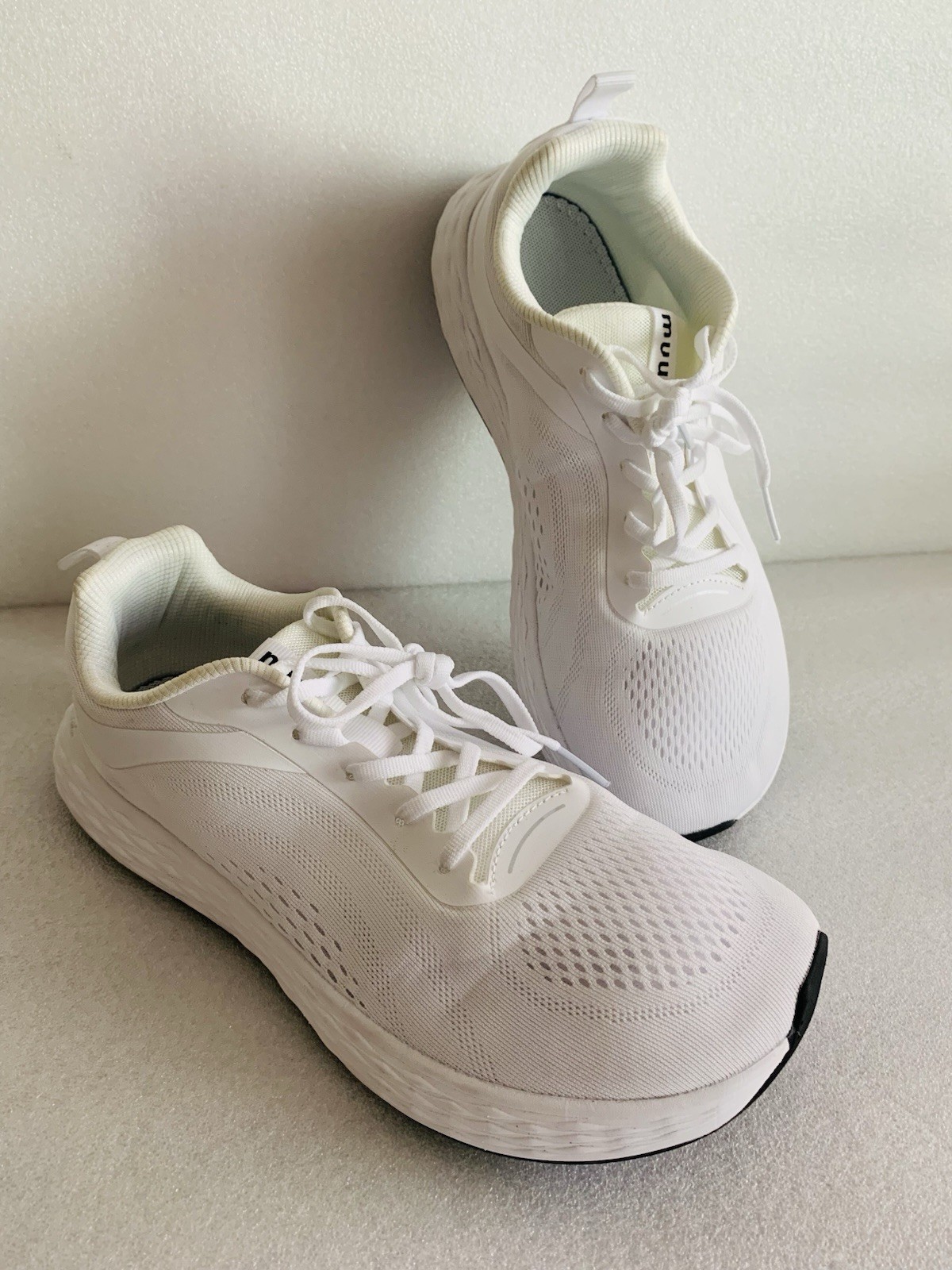 Muuv Running Shoes Men’s Sz EUR 43 White Athletic Sneakers Lightweight Comfort