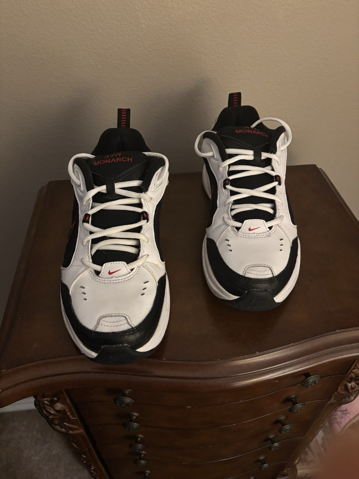 Nike Air Monarch IV Men’s Low Top Lace-Up Sneakers White/Black/Red 415445-101