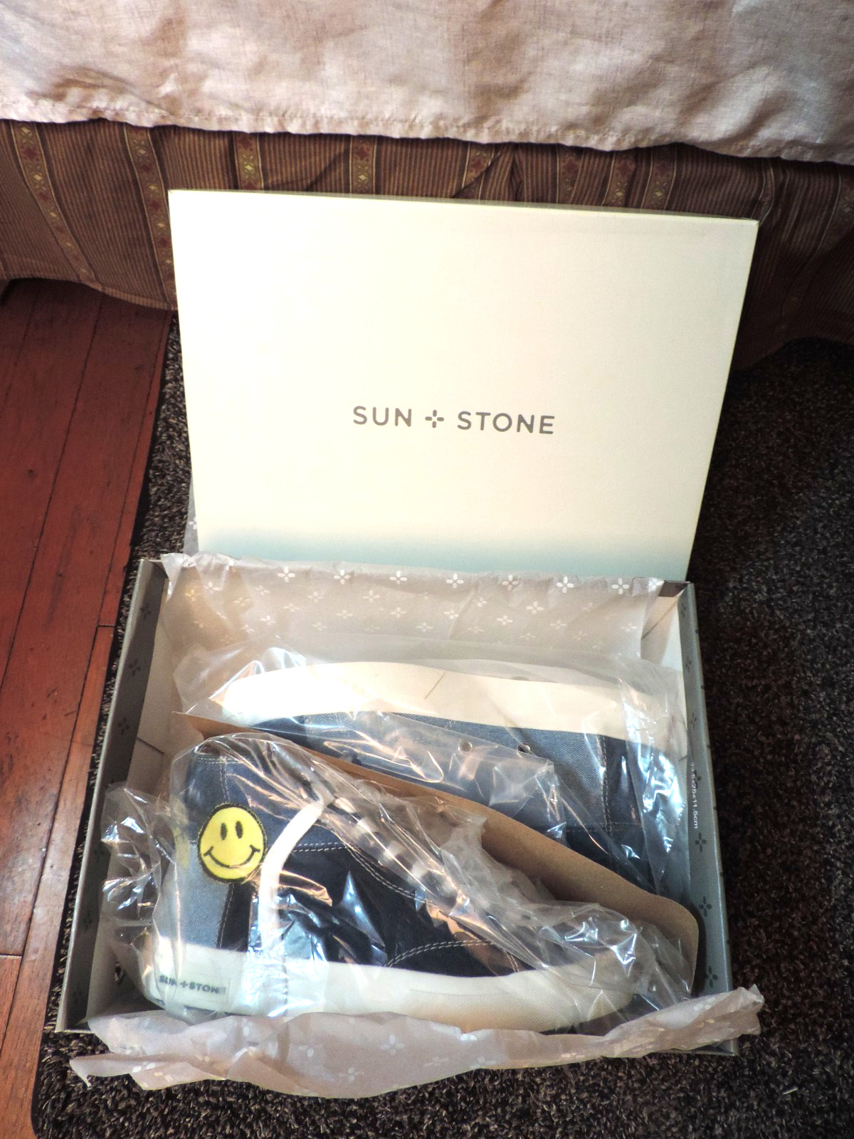 Sun + Stone Smiley Jeans Shoes Size 8 – NEW – MINT Condition