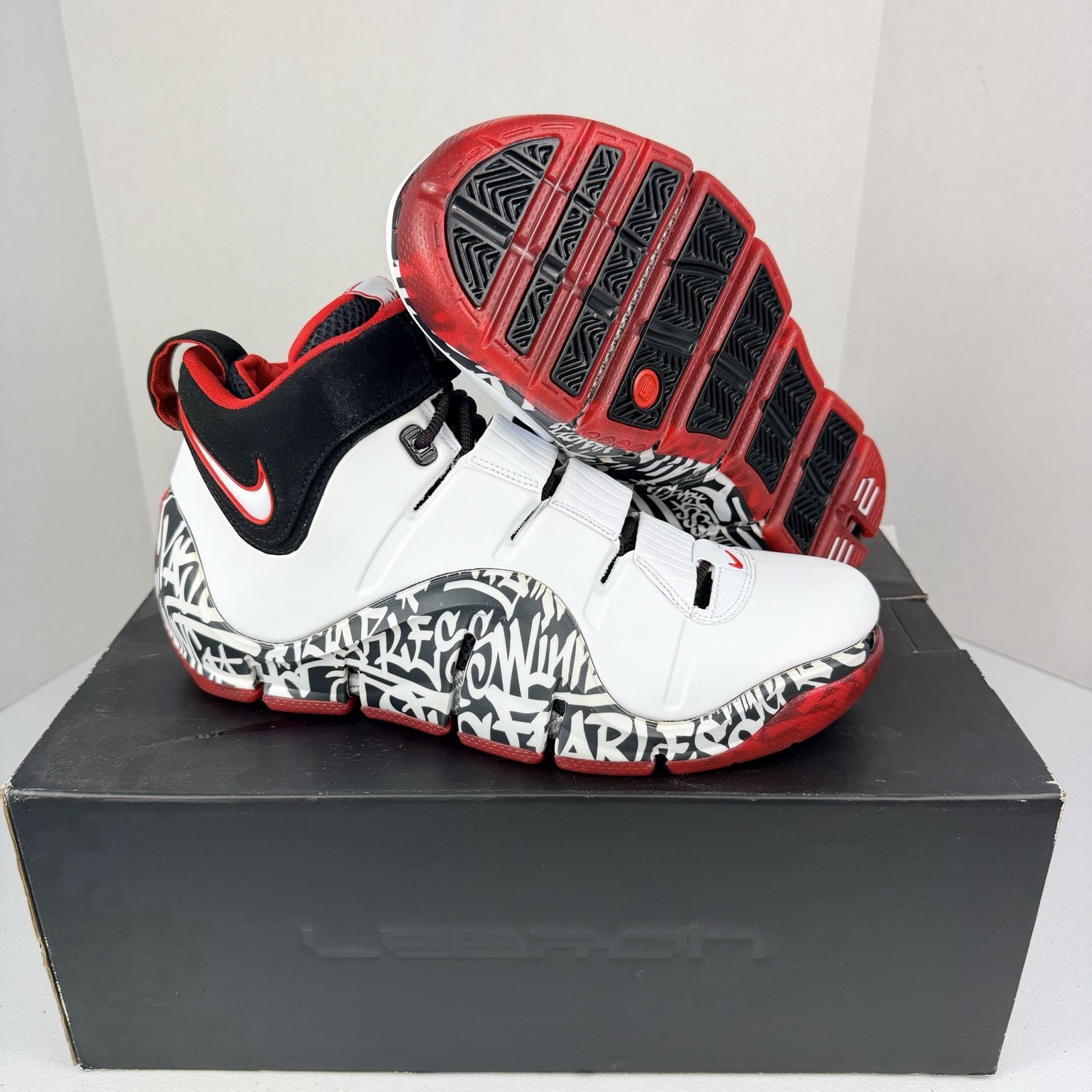 NEW Size 9 Nike Zoom LeBron 4 “Graffiti” White Black DJ4888-100 Men’s Shoes