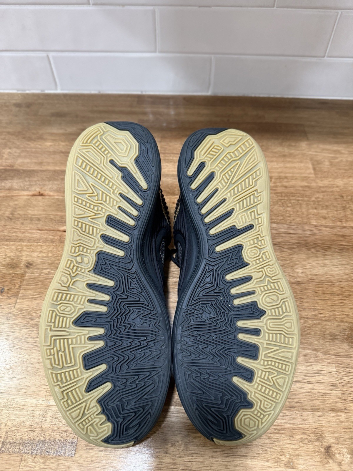 Nike Giannis Freak 7Men’s Low Top Lace-Up Sneaker Black/Gold Geometric