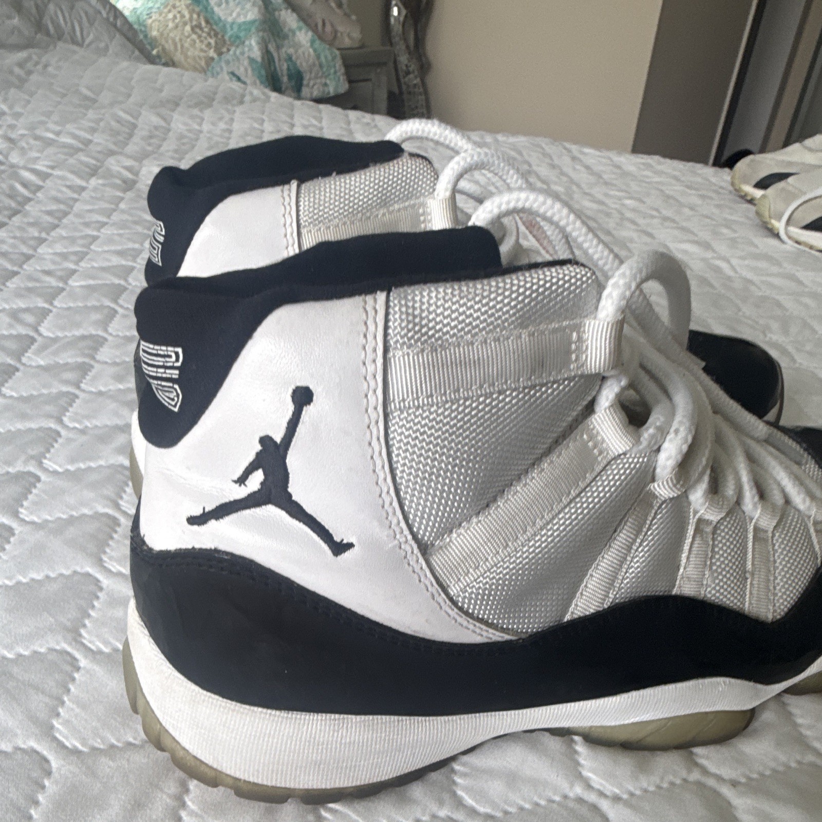 Jordan Air Jordan 11 Retro Concord White/Black Mid Top Men’s 378037-107 2011