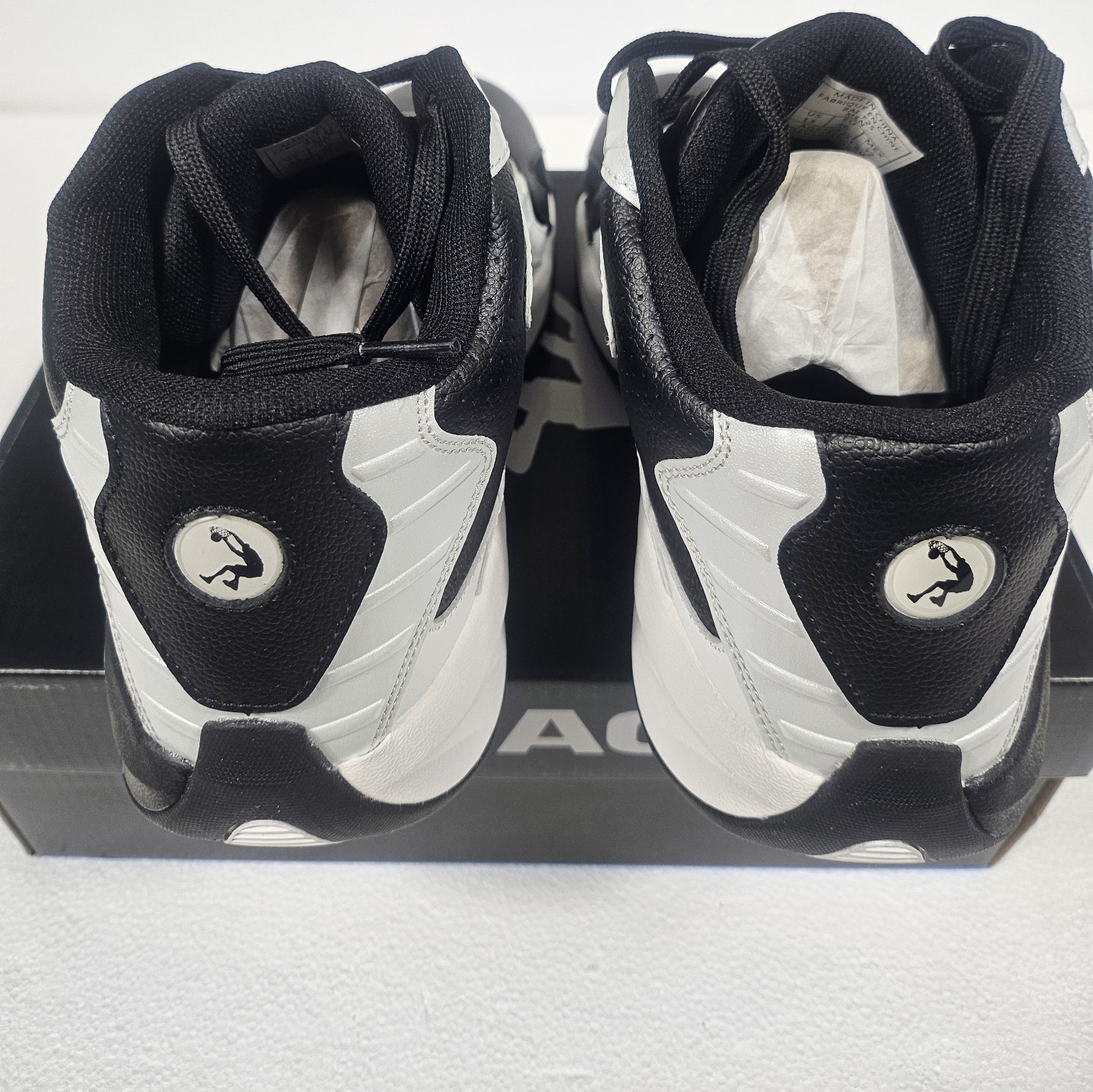 Basketball Shoes Men’s 9.5 Shaq Black White Mid Top Devastator 2.0 Sneakers