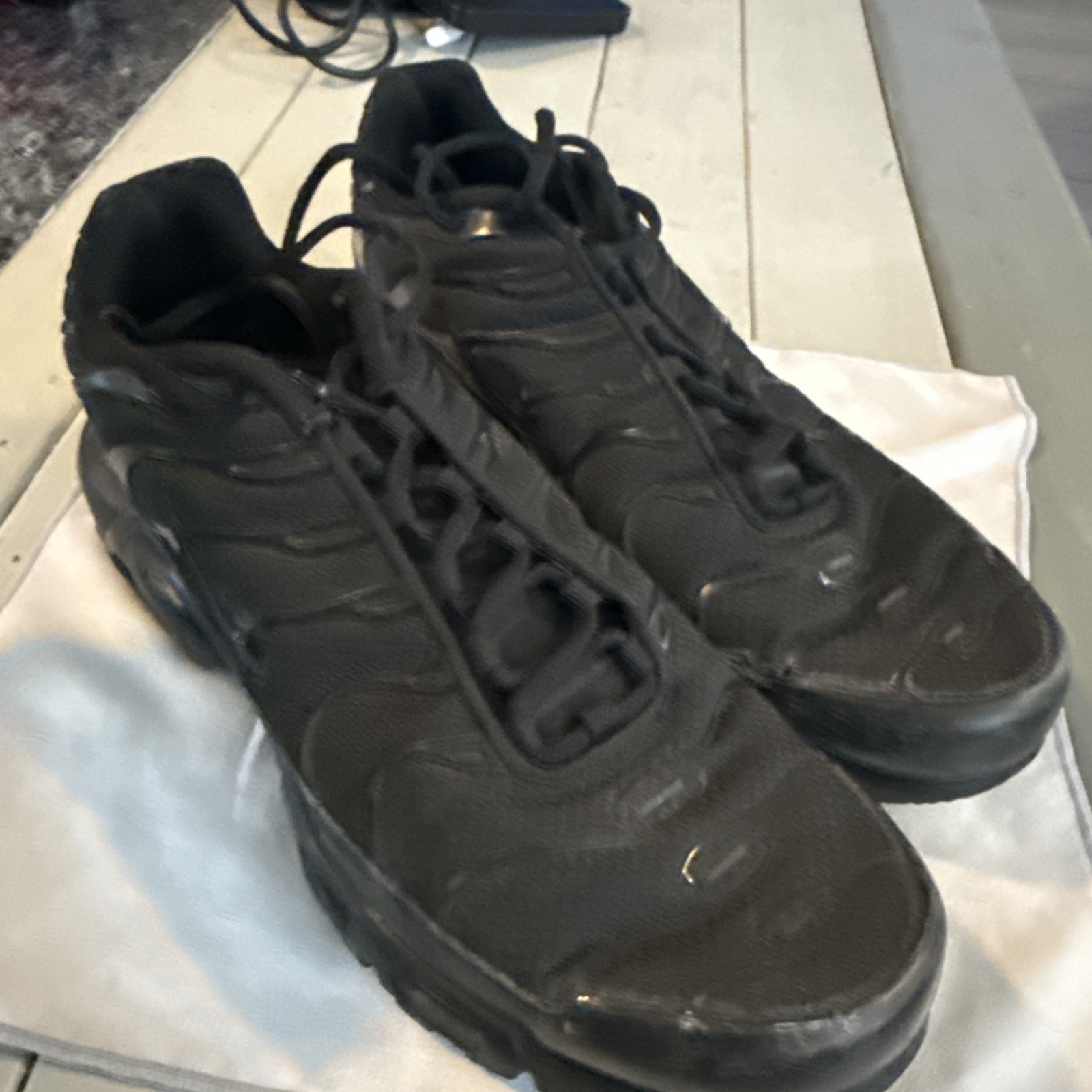 Nike Men’s Air Max Plus Size 11 Triple Black 604133-050