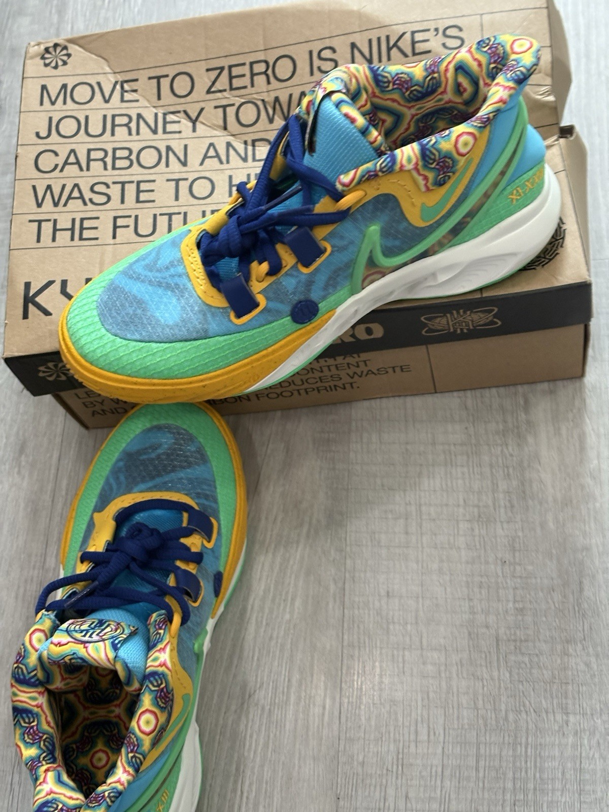 Nike Kyrie 8 Mid Top Basketball Sneakers BNWT size 5Y. AT-6/30